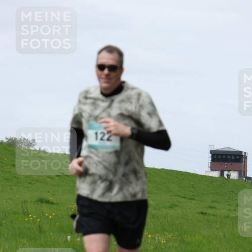 04.05.2025 - 8. Wedeler Halbmarathon Yannick Fuchs http://msf.ph/oto/7841510 04.05.2025 11:49:20 Laufen 122 meine-sportfotos.de