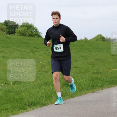 04.05.2025 - 8. Wedeler Halbmarathon Lena Gebhardt http://msf.ph/oto/7841522 04.05.2025 11:56:34 Laufen 653 meine-sportfotos.de