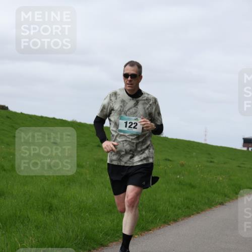 04.05.2025 - 8. Wedeler Halbmarathon Yannick Fuchs http://msf.ph/oto/7841526 04.05.2025 11:49:21 Laufen 122 meine-sportfotos.de