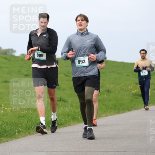 04.05.2025 - 8. Wedeler Halbmarathon Lena Gebhardt http://msf.ph/oto/7841527 04.05.2025 11:56:44 Laufen 809, 992, 173 meine-sportfotos.de