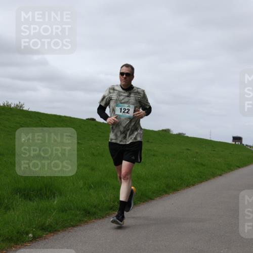 04.05.2025 - 8. Wedeler Halbmarathon Yannick Fuchs http://msf.ph/oto/7841548 04.05.2025 11:49:22 Laufen 122 meine-sportfotos.de