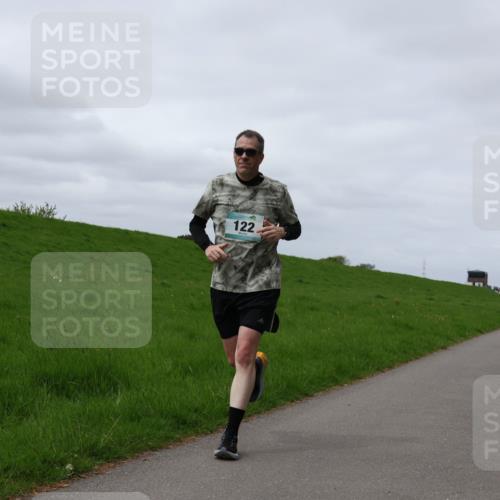 04.05.2025 - 8. Wedeler Halbmarathon Yannick Fuchs http://msf.ph/oto/7841550 04.05.2025 11:49:22 Laufen 122 meine-sportfotos.de