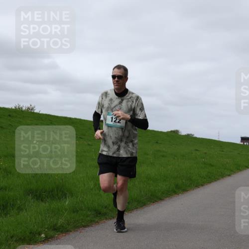 04.05.2025 - 8. Wedeler Halbmarathon Yannick Fuchs http://msf.ph/oto/7841555 04.05.2025 11:49:22 Laufen 122 meine-sportfotos.de
