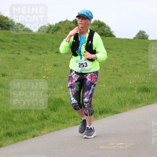 04.05.2025 - 8. Wedeler Halbmarathon Lena Gebhardt http://msf.ph/oto/7841578 04.05.2025 11:57:17 Laufen 253, 60, 269 meine-sportfotos.de