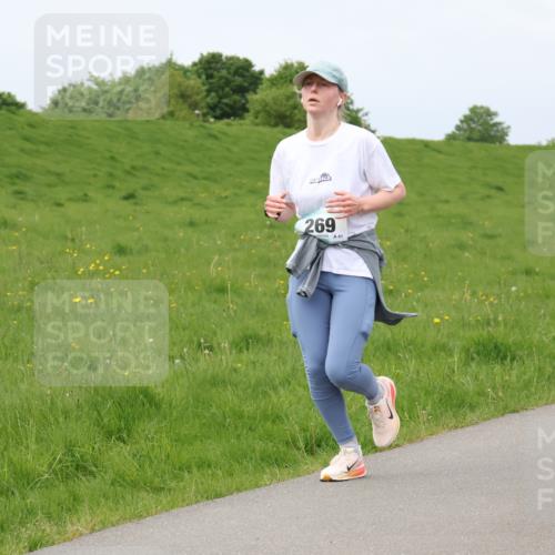 04.05.2025 - 8. Wedeler Halbmarathon Lena Gebhardt http://msf.ph/oto/7841585 04.05.2025 11:57:19 Laufen 269, 41, 93, 6 meine-sportfotos.de