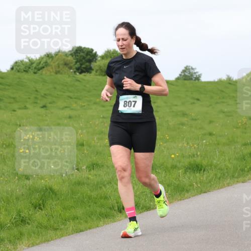 04.05.2025 - 8. Wedeler Halbmarathon Lena Gebhardt http://msf.ph/oto/7841654 04.05.2025 11:57:51 Laufen 75, 807 meine-sportfotos.de