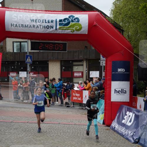 04.05.2025 - 8. Wedeler Halbmarathon Felixshl http://msf.ph/oto/7841679 04.05.2025 12:48:06 Ziel 898, 906, 941, 1072, 1136 meine-sportfotos.de