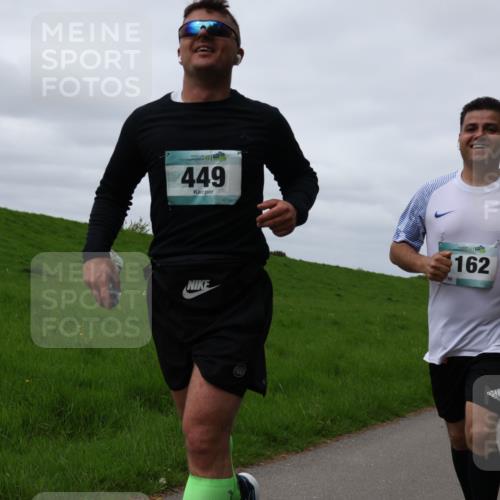 04.05.2025 - 8. Wedeler Halbmarathon Yannick Fuchs http://msf.ph/oto/7841735 04.05.2025 11:49:40 Laufen 55, 449, 162, 307 meine-sportfotos.de