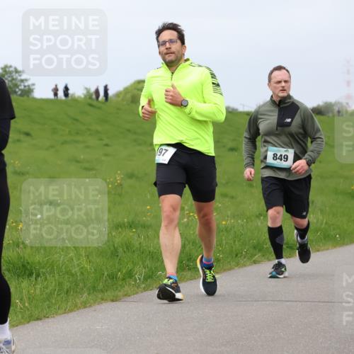 04.05.2025 - 8. Wedeler Halbmarathon Lena Gebhardt http://msf.ph/oto/7841788 04.05.2025 11:59:30 Laufen 97, 1115, 849, 1018 meine-sportfotos.de