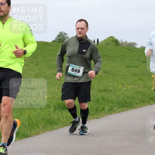 04.05.2025 - 8. Wedeler Halbmarathon Lena Gebhardt http://msf.ph/oto/7841791 04.05.2025 11:59:33 Laufen 197, 49, 849, 1018 meine-sportfotos.de