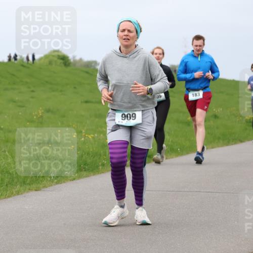 04.05.2025 - 8. Wedeler Halbmarathon Lena Gebhardt http://msf.ph/oto/7841803 04.05.2025 11:59:35 Laufen 909, 72, 05, 183, 223 meine-sportfotos.de
