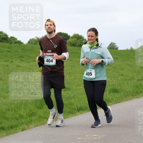 04.05.2025 - 8. Wedeler Halbmarathon Lena Gebhardt http://msf.ph/oto/7841880 04.05.2025 12:00:12 Laufen 404, 405 meine-sportfotos.de