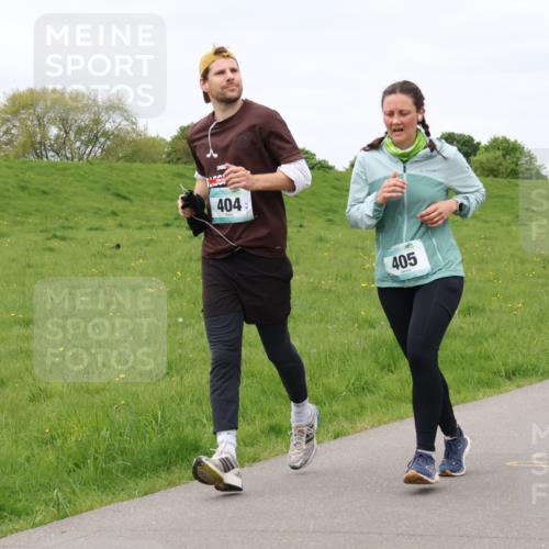04.05.2025 - 8. Wedeler Halbmarathon Lena Gebhardt http://msf.ph/oto/7841883 04.05.2025 12:00:13 Laufen 404, 405 meine-sportfotos.de