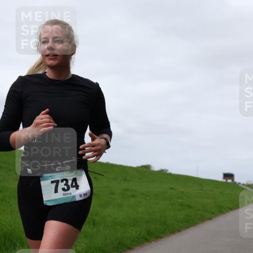 04.05.2025 - 8. Wedeler Halbmarathon Yannick Fuchs http://msf.ph/oto/7841957 04.05.2025 11:49:59 Laufen 734, 86 meine-sportfotos.de