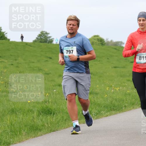 04.05.2025 - 8. Wedeler Halbmarathon Lena Gebhardt http://msf.ph/oto/7841989 04.05.2025 12:01:28 Laufen 819, 797 meine-sportfotos.de