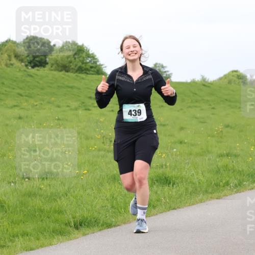 04.05.2025 - 8. Wedeler Halbmarathon Lena Gebhardt http://msf.ph/oto/7842068 04.05.2025 12:03:07 Laufen 439, 67 meine-sportfotos.de