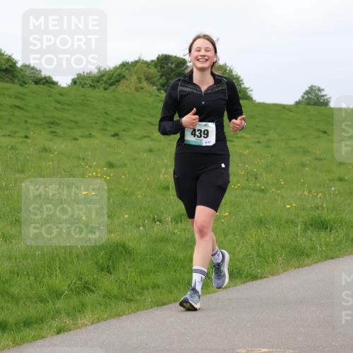 04.05.2025 - 8. Wedeler Halbmarathon Lena Gebhardt http://msf.ph/oto/7842071 04.05.2025 12:03:08 Laufen 439, 67 meine-sportfotos.de