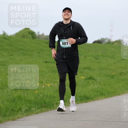 04.05.2025 - 8. Wedeler Halbmarathon Lena Gebhardt http://msf.ph/oto/7842078 04.05.2025 12:03:17 Laufen 601 meine-sportfotos.de