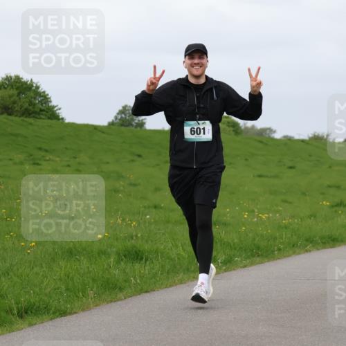 04.05.2025 - 8. Wedeler Halbmarathon Lena Gebhardt http://msf.ph/oto/7842085 04.05.2025 12:03:19 Laufen 601 meine-sportfotos.de
