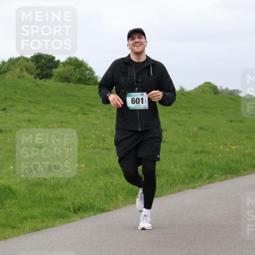 04.05.2025 - 8. Wedeler Halbmarathon Lena Gebhardt http://msf.ph/oto/7842093 04.05.2025 12:03:20 Laufen 601 meine-sportfotos.de