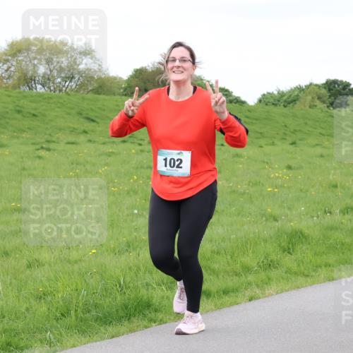 04.05.2025 - 8. Wedeler Halbmarathon Lena Gebhardt http://msf.ph/oto/7842100 04.05.2025 12:03:30 Laufen 102 meine-sportfotos.de