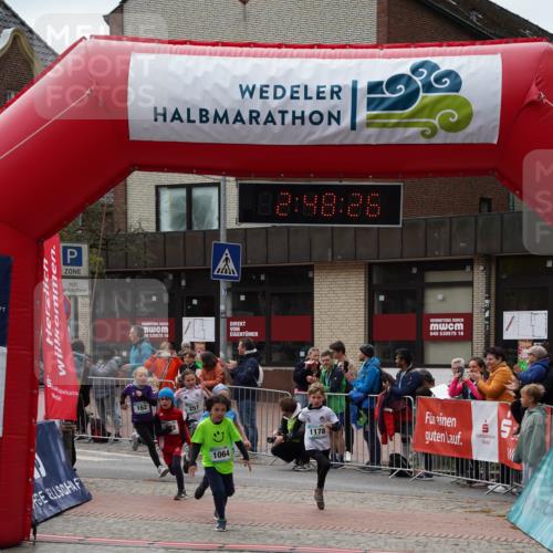 04.05.2025 - 8. Wedeler Halbmarathon Felixshl http://msf.ph/oto/7842102 04.05.2025 12:48:24 Ziel 162, 257, 614, 900, 990, 1064, 1178 meine-sportfotos.de