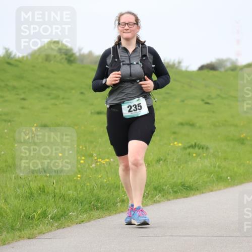 04.05.2025 - 8. Wedeler Halbmarathon Lena Gebhardt http://msf.ph/oto/7842161 04.05.2025 12:04:21 Laufen 235 meine-sportfotos.de