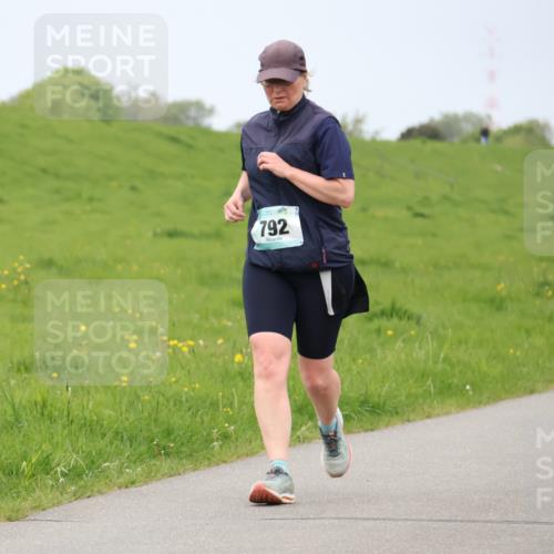 04.05.2025 - 8. Wedeler Halbmarathon Lena Gebhardt http://msf.ph/oto/7842190 04.05.2025 12:05:14 Laufen 792 meine-sportfotos.de