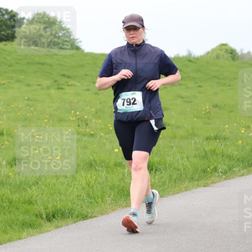 04.05.2025 - 8. Wedeler Halbmarathon Lena Gebhardt http://msf.ph/oto/7842201 04.05.2025 12:05:17 Laufen 792 meine-sportfotos.de
