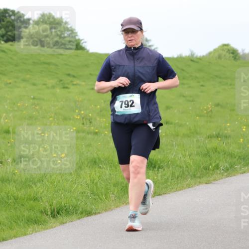 04.05.2025 - 8. Wedeler Halbmarathon Lena Gebhardt http://msf.ph/oto/7842204 04.05.2025 12:05:17 Laufen 792 meine-sportfotos.de