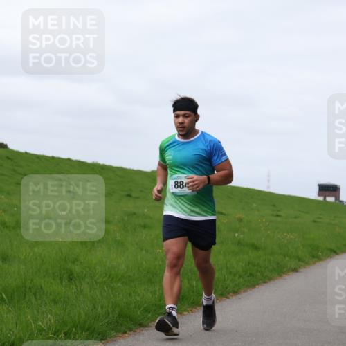 04.05.2025 - 8. Wedeler Halbmarathon Yannick Fuchs http://msf.ph/oto/7842224 04.05.2025 11:50:19 Laufen 88 meine-sportfotos.de