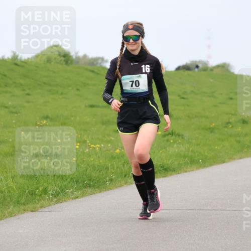 04.05.2025 - 8. Wedeler Halbmarathon Lena Gebhardt http://msf.ph/oto/7842225 04.05.2025 12:05:22 Laufen 70, 16 meine-sportfotos.de