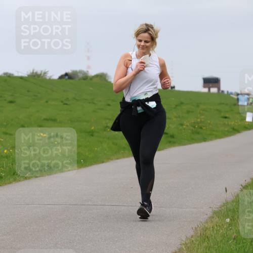 04.05.2025 - 8. Wedeler Halbmarathon Lena Gebhardt http://msf.ph/oto/7842237 04.05.2025 12:05:33 Laufen  meine-sportfotos.de