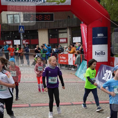 04.05.2025 - 8. Wedeler Halbmarathon Felixshl http://msf.ph/oto/7842238 04.05.2025 12:48:28 Ziel 162, 257, 614, 990, 1064, 1079, 1178 meine-sportfotos.de