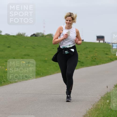 04.05.2025 - 8. Wedeler Halbmarathon Lena Gebhardt http://msf.ph/oto/7842240 04.05.2025 12:05:33 Laufen  meine-sportfotos.de
