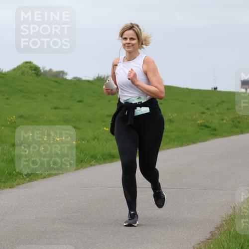 04.05.2025 - 8. Wedeler Halbmarathon Lena Gebhardt http://msf.ph/oto/7842243 04.05.2025 12:05:34 Laufen  meine-sportfotos.de