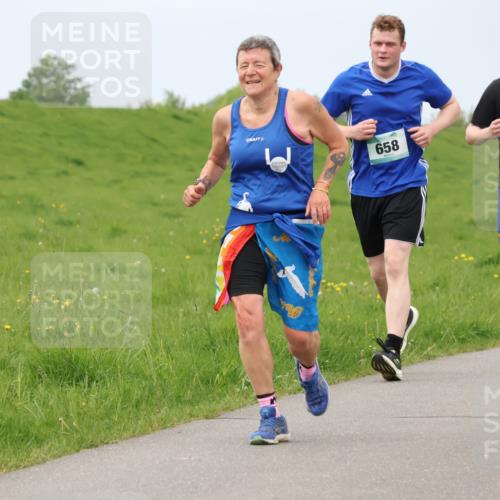 04.05.2025 - 8. Wedeler Halbmarathon Lena Gebhardt http://msf.ph/oto/7842269 04.05.2025 12:07:09 Laufen 658, 657, 57 meine-sportfotos.de