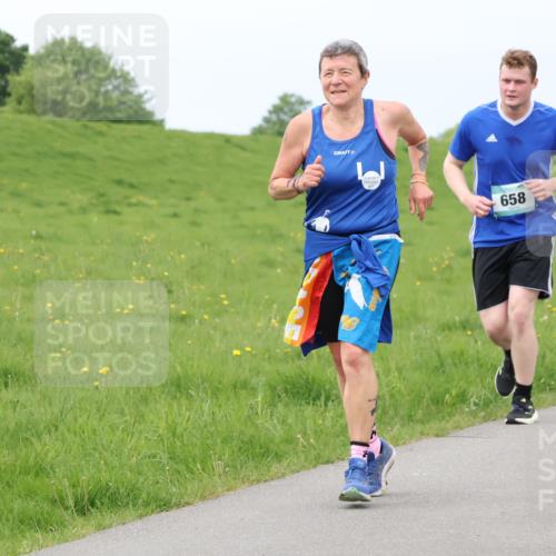 04.05.2025 - 8. Wedeler Halbmarathon Lena Gebhardt http://msf.ph/oto/7842271 04.05.2025 12:07:10 Laufen 658, 65 meine-sportfotos.de