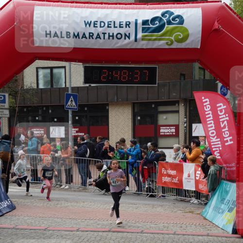 04.05.2025 - 8. Wedeler Halbmarathon Felixshl http://msf.ph/oto/7842277 04.05.2025 12:48:34 Ziel 32, 621, 1079, 1185 meine-sportfotos.de