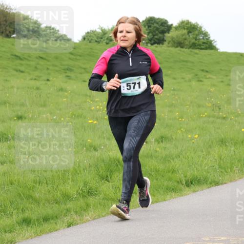 04.05.2025 - 8. Wedeler Halbmarathon Lena Gebhardt http://msf.ph/oto/7842286 04.05.2025 12:07:17 Laufen 571 meine-sportfotos.de