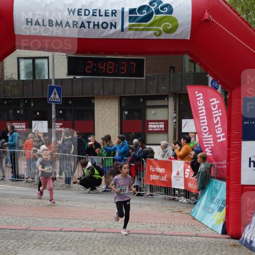 04.05.2025 - 8. Wedeler Halbmarathon Felixshl http://msf.ph/oto/7842289 04.05.2025 12:48:35 Ziel 32, 621, 1185 meine-sportfotos.de