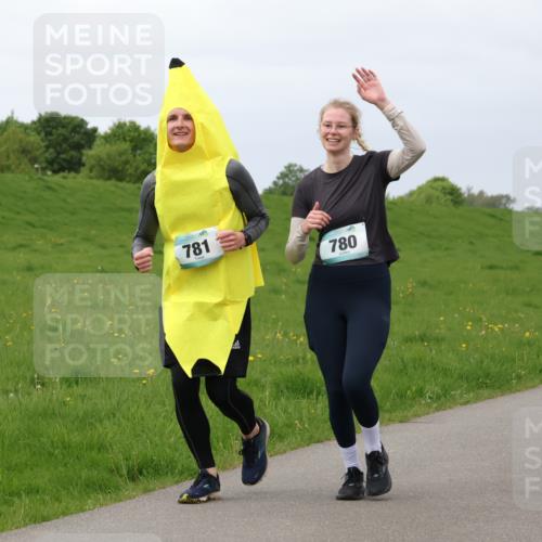 04.05.2025 - 8. Wedeler Halbmarathon Lena Gebhardt http://msf.ph/oto/7842292 04.05.2025 12:07:20 Laufen 781, 780, 282 meine-sportfotos.de