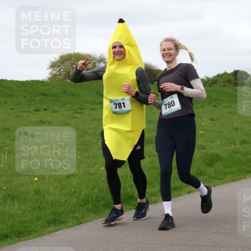 04.05.2025 - 8. Wedeler Halbmarathon Lena Gebhardt http://msf.ph/oto/7842301 04.05.2025 12:07:22 Laufen 781, 780 meine-sportfotos.de