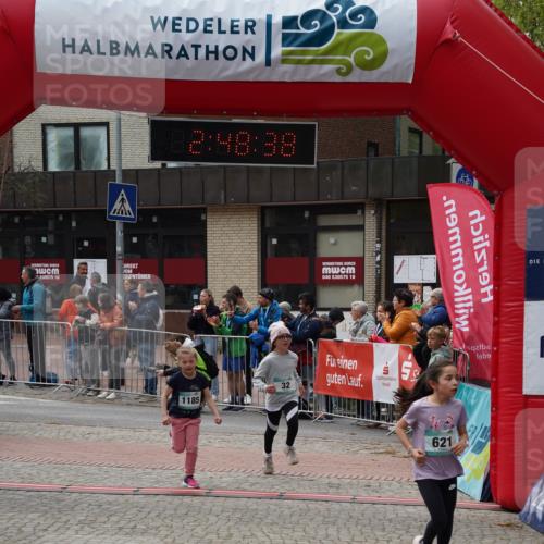 04.05.2025 - 8. Wedeler Halbmarathon Felixshl http://msf.ph/oto/7842302 04.05.2025 12:48:36 Ziel 32, 621, 1140, 1185 meine-sportfotos.de