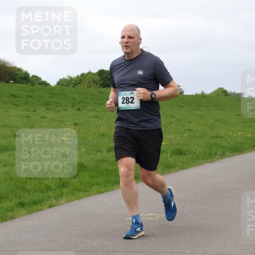 04.05.2025 - 8. Wedeler Halbmarathon Lena Gebhardt http://msf.ph/oto/7842304 04.05.2025 12:07:23 Laufen 282, 588, 586 meine-sportfotos.de