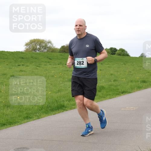04.05.2025 - 8. Wedeler Halbmarathon Lena Gebhardt http://msf.ph/oto/7842308 04.05.2025 12:07:24 Laufen 282, 68 meine-sportfotos.de