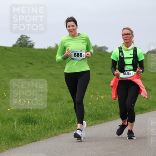 04.05.2025 - 8. Wedeler Halbmarathon Lena Gebhardt http://msf.ph/oto/7842309 04.05.2025 12:07:26 Laufen 688, 686 meine-sportfotos.de