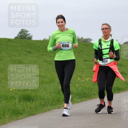 04.05.2025 - 8. Wedeler Halbmarathon Lena Gebhardt http://msf.ph/oto/7842311 04.05.2025 12:07:26 Laufen 688, 686 meine-sportfotos.de