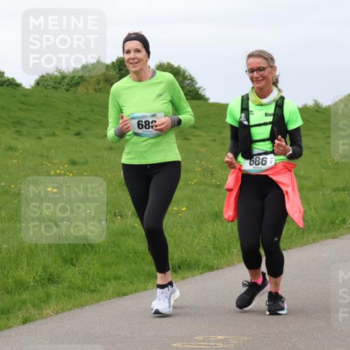 04.05.2025 - 8. Wedeler Halbmarathon Lena Gebhardt http://msf.ph/oto/7842315 04.05.2025 12:07:28 Laufen 682, 686 meine-sportfotos.de