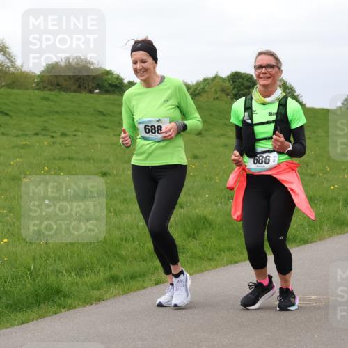 04.05.2025 - 8. Wedeler Halbmarathon Lena Gebhardt http://msf.ph/oto/7842317 04.05.2025 12:07:29 Laufen 688, 686 meine-sportfotos.de